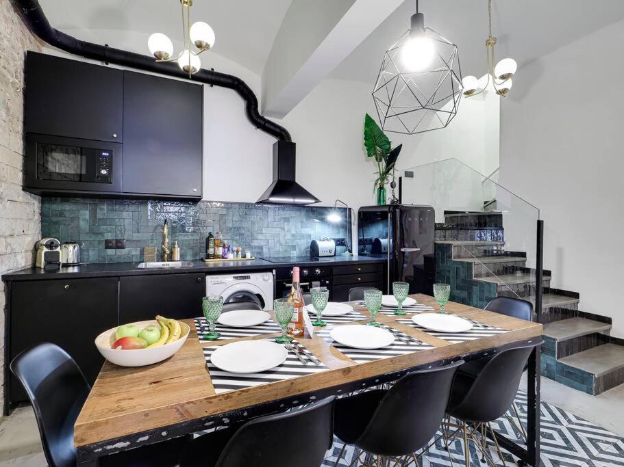 Casa Maria Townhouse- Terrace-4 Bedrooms L'Hospitalet de Llobregat Exterior photo